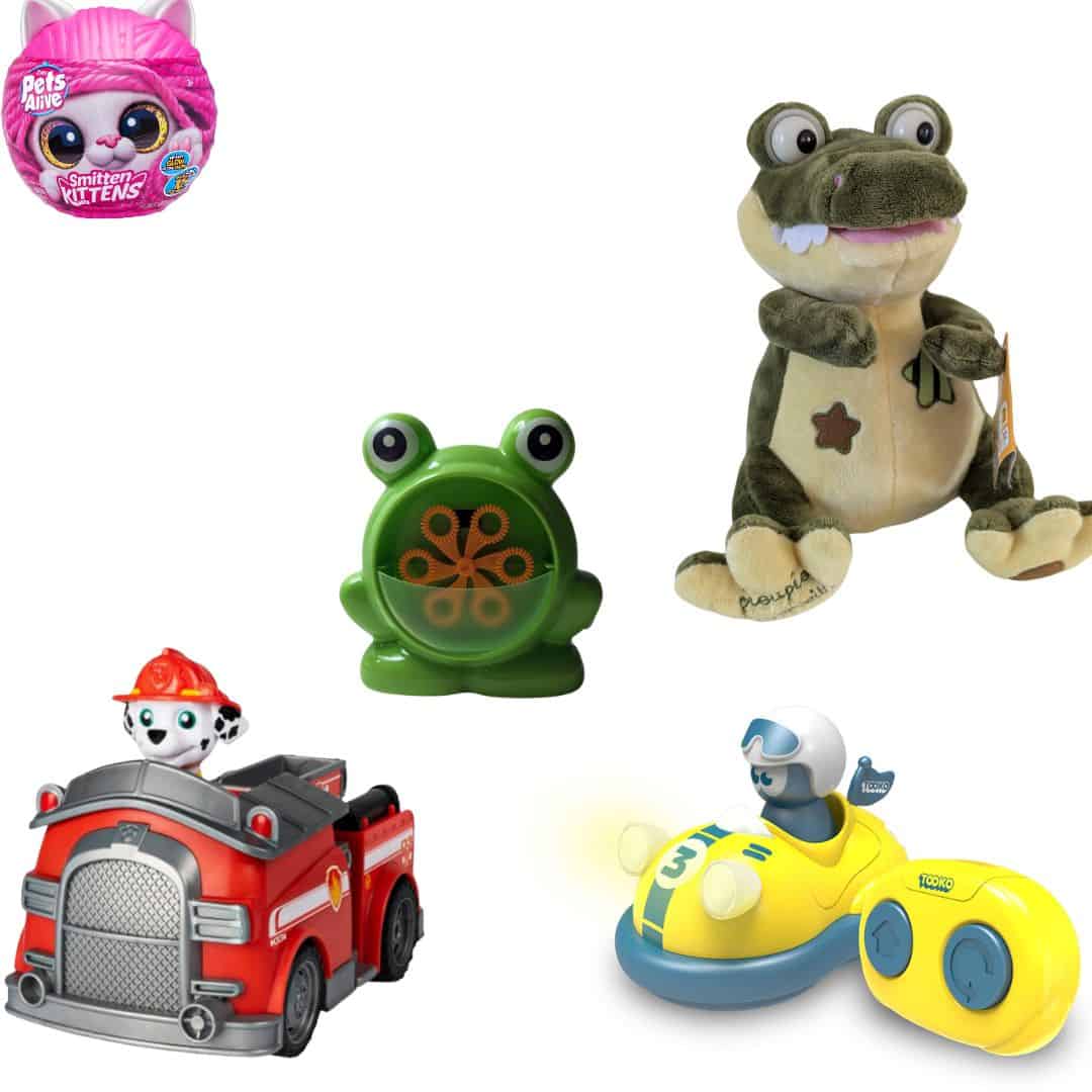 Assortiment de jouets adaptés incluant une peluche grenouille, un jouet de héros en voiture de pompier, et des figurines sur véhicules, visant à promouvoir l'accessibilité et le jeu inclusif