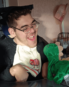 Activité sensorielle polyhandicap : stimuler les sens et ouvrir le champ des possibles 1 dino 2