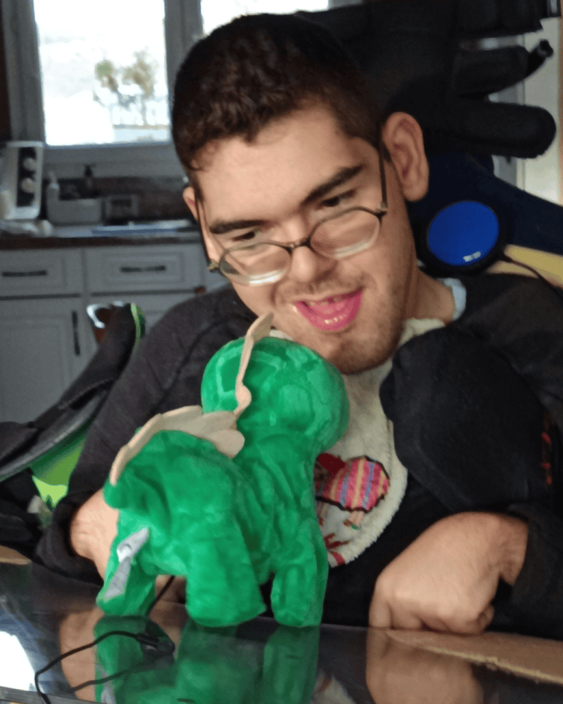 jeu cause à effet . Il s'agit d'une peluche dinosaure adaptée pour contacteur