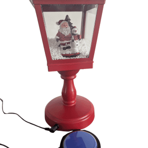 lampe de Noël sensorielle adaptée contacteur avec Père Noël et flocons ``` ## 📝 **Titre :** ``` lampe de Noël sensorielle ``` ## 🏷️ **Légende :** ``` Lampe de Noël sensorielle adaptée contacteur - Triple stimulation : lumière LED, flocons dansants et musique festive pour travailler la cause à effet ``` ## 📄 **Description (optionnelle) :** ``` Lanterne de Noël vintage rouge adaptée par Petit Pas de Fourmi avec connexion contacteur. Figurines Père Noël et bonhomme de neige, billes de polystyrène effet neige, éclairage LED et mélodie de Noël intégrée. Outil sensoriel accessible pour personnes en situation de handicap moteur.