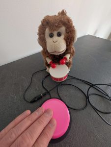 Adapter un jouet à piles avec un contacteur : guide pas à pas 8 cable de montage 7